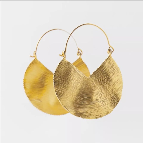 🌙🌙Zara Textured Crescent Hoop Earrings🌙🌙 - Picture 2 of 6